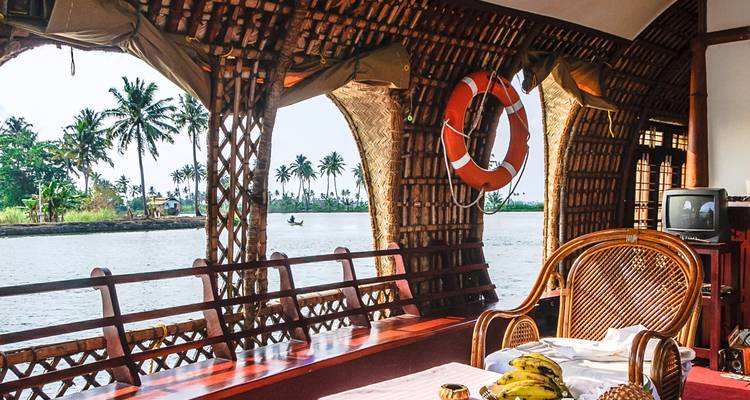 Desde Kochi Crucero privado en casa flotante de 1 noche por Alappuzha -  Taj Voyages Tours  3