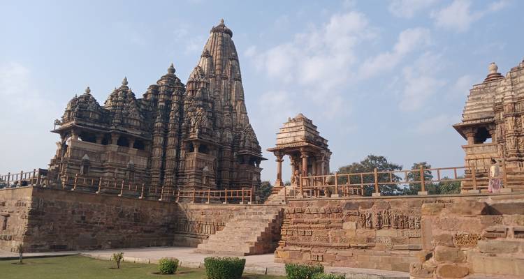 Excursión a Khajuraho con Safari al Tigre de Panna y Cataratas de Raneh - Alkof Holidays 3