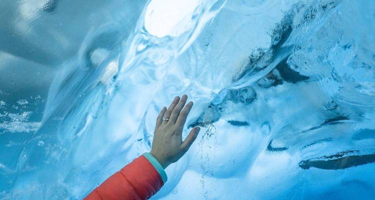 El Calafate - Glaciers and Wilderness - People Travel and Experience 1