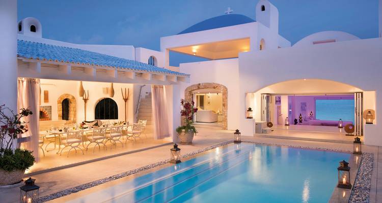 Luxurious villa with pool overlooking the sea.