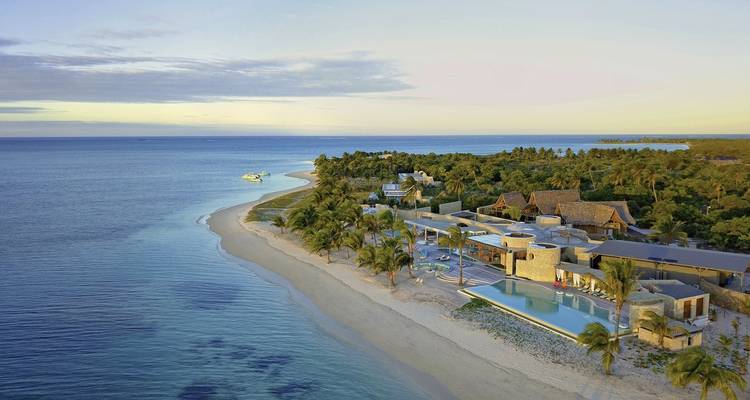 Propriété luxueuse en bord de mer avec un littoral immaculé.