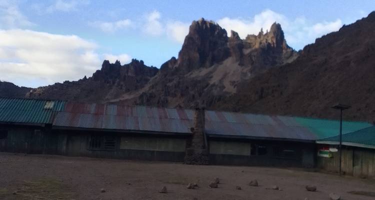 7 días de Trekking por el Monte Kenia + Safari de media distancia por el Lago Nakuru y Naivasha - CKC Tours & Travel 1
