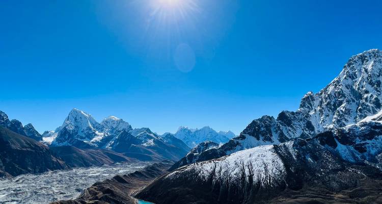 Vallée de Gokyo et camp de base de l'Everest via le col de Chola avec retour en hélicoptère - Female Guide Holiday 6