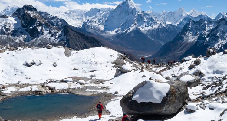 Vallée de Gokyo et camp de base de l'Everest via le col de Chola avec retour en hélicoptère - Female Guide Holiday 7