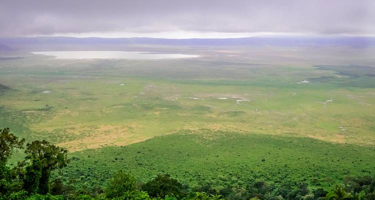 Safari de 6 días por Kenia y Tanzania en vehículo de medio alcance 2025 - CKC Tours & Travel 1