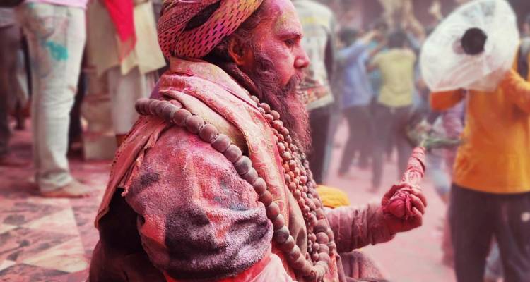 Excursión a Mathura y Vrindavan con el Taj Mahal - Yoganshi Travel 9