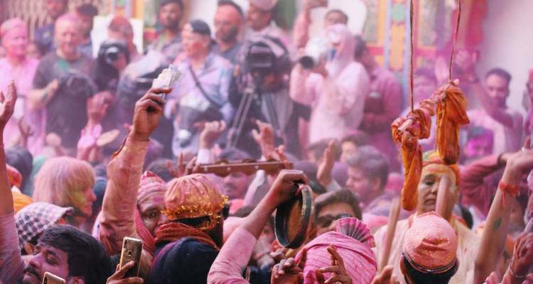 Excursión a Mathura y Vrindavan con el Taj Mahal - Yoganshi Travel 10