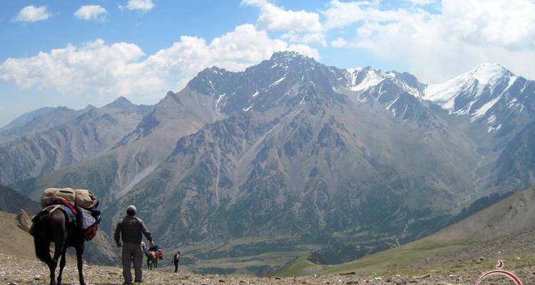 Senderismo al pie del pico Aksu - Central Asia Travel LP  3