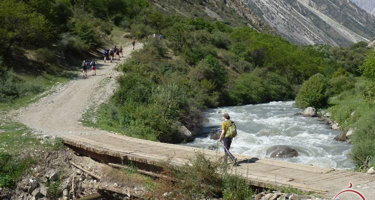 Senderismo al pie del pico Aksu - Central Asia Travel LP  7