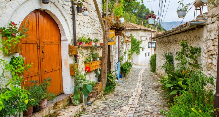 Viaje por carretera a Albania: cañones, acantilados y aguas cristalinas (8 destinations) - journaway 5