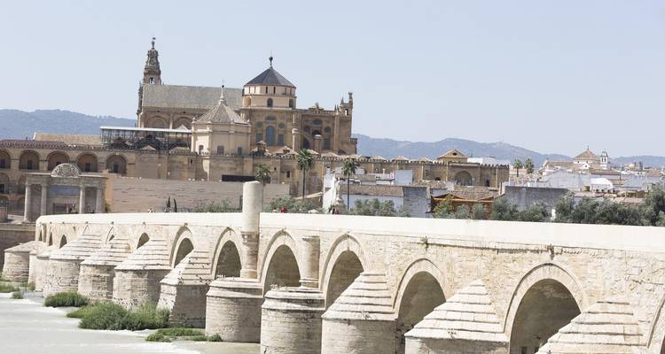 Le Pont Romain avec la Mezquita-Catedral en arrière-plan.