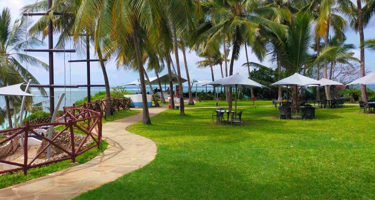 Safari de 12 días por Kenia con excursión a la playa de Nyali - CKC Tours & Travel 2