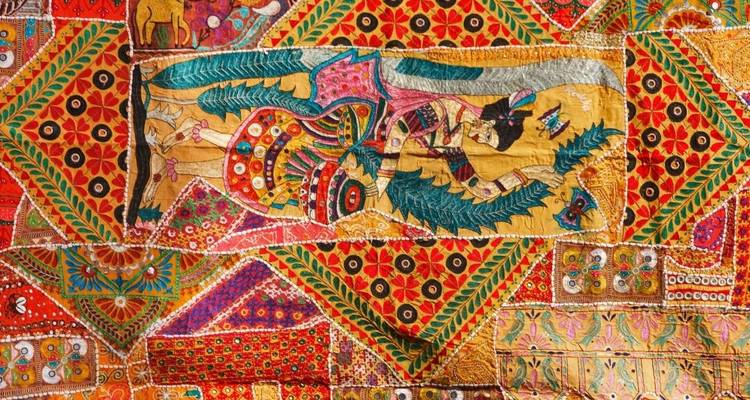 Art textile traditionnel indien vibrant