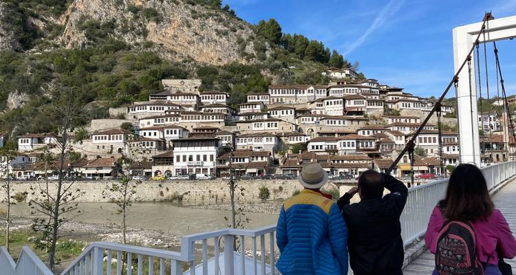 Excursion d'une journée à Berat et Belsh : visite panoramique avec nuitée incluse - Enjoy Travel and Tours 3