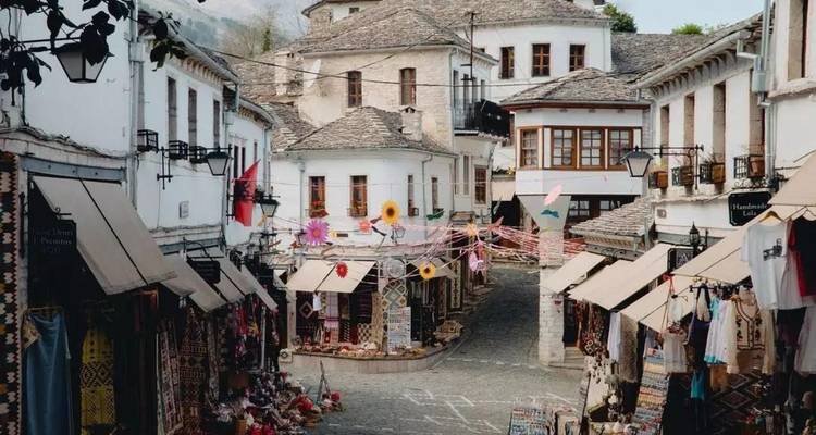 Albania atemporal, viaje de 5 días: 3 Sitios Unesco y Riviera Albanesa - LIT Travel and Tours  1