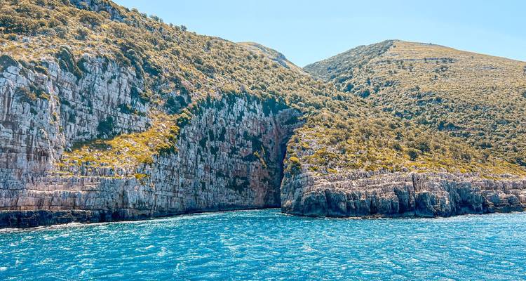 Desde Tirana, excursión de 8 días: Viaje Completo Riviera Albanesa: Vlora, Gjipe, Parque Nacional de Llogara, Castillo de Lekuras, Islas Ksamil, Parque Nacional de Butrint, Isla de Sazan- Península de Karaburun - LIT Travel and Tours  4