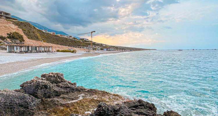 Desde Tirana, excursión de 8 días: Viaje Completo Riviera Albanesa: Vlora, Gjipe, Parque Nacional de Llogara, Castillo de Lekuras, Islas Ksamil, Parque Nacional de Butrint, Isla de Sazan- Península de Karaburun - LIT Travel and Tours  7