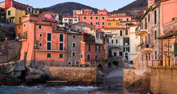 Bâtiments côtiers colorés de Riomaggiore, l'un des villages des Cinque Terre.