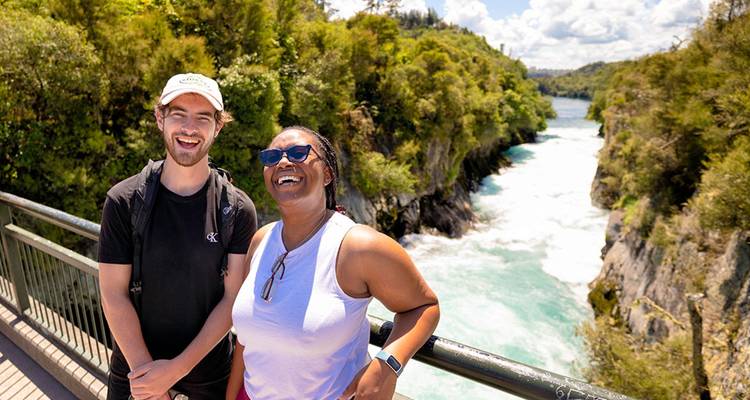 Auckland to Queenstown Youth Adventure - 17 days - On The Go Tours 7