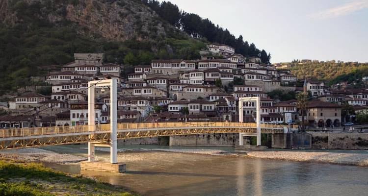 Depuis Tirana, excursion d'une journée : Berat - LIT Travel and Tours  5