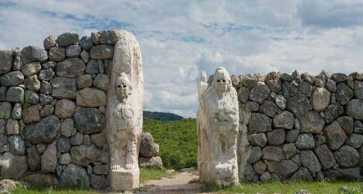 Excursión Privada de Lujo de 3 Días a Capadocia, la Ciudad Antigua de Hattusa y Ankara - Emoji Tourism 1