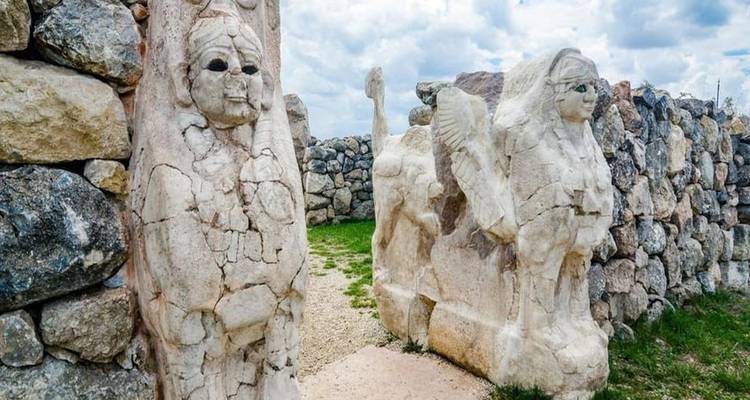 Excursión Privada de Lujo de 3 Días a Capadocia, la Ciudad Antigua de Hattusa y Ankara - Emoji Tourism 3