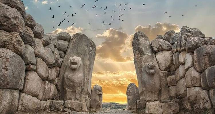 Excursión Privada de Lujo de 3 Días a Capadocia, la Ciudad Antigua de Hattusa y Ankara - Emoji Tourism 9