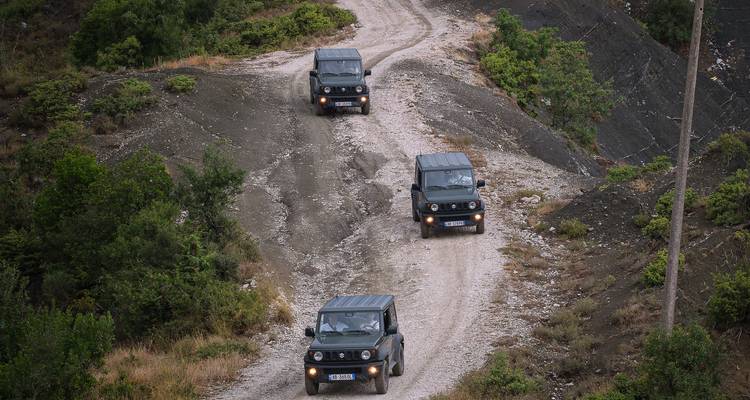 Safari en jeep dans les paysages d'hiver en Albanie - Drive Albania Tours 1