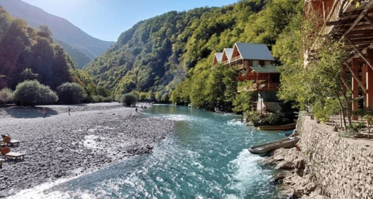 Escapades dans les Alpes : Le lac Koman et les merveilles naturelles de Valbona - InAlb TPP Shpk 2