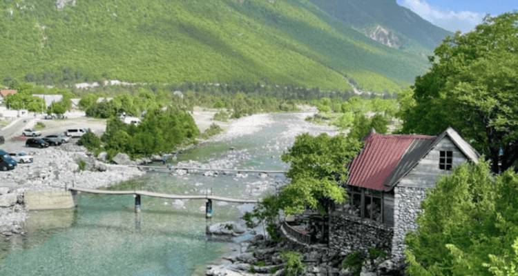 Escapades dans les Alpes : Le lac Koman et les merveilles naturelles de Valbona - InAlb TPP Shpk 8