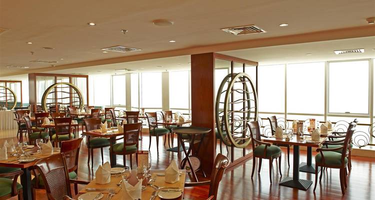 5 días en el Golden Tulip Hotel Apartments Sharjah - STM Tours LLC 3