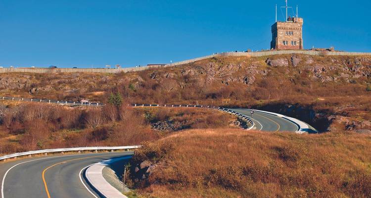 Descubre Terranova: Una aventura panorámica en coche - Landsby 8