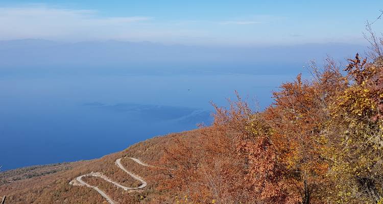 Safari en jeep dans les paysages d'automne en Albanie et en Macédoine du Nord - Drive Albania Tours 3