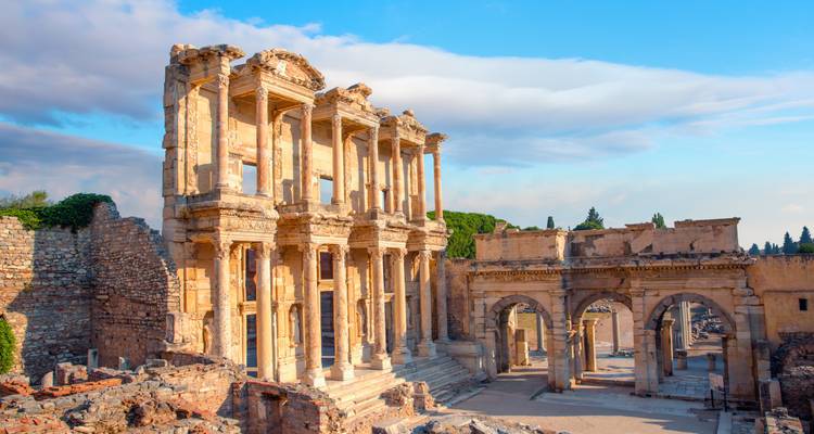 España y Portugal se deleitan con las maravillas del Mediterráneo Lisboa → Estambul (2026) - APT 9