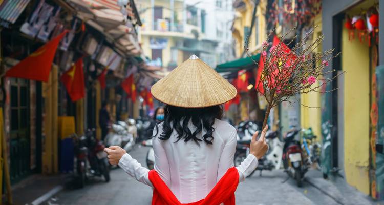 Vibin' in Vietnam : Lantern Lanes & Pagoda Paths - journaway 1