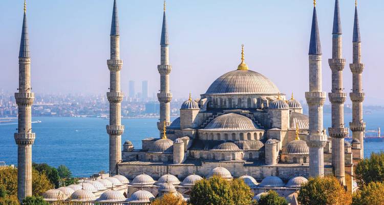 Encantadora Turquía con las maravillas del Mediterráneo Barcelona → Estambul (2026) - APT 1