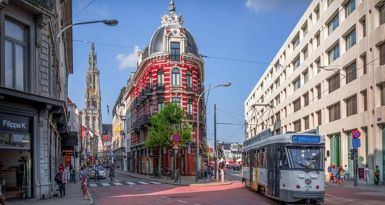 7 jours à Bruxelles avec Anvers, la Bataille des Ardennes, le Champ de Flandre, Gand, Bruges, Luxembourg et Dinant - STM Tours LLC 4