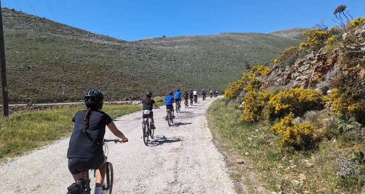 Excursion guidée en E-Bike dans le nord de la Grèce : Mont Olympe, Météores, Delphes et lac de Plastira - Athensbybike 1