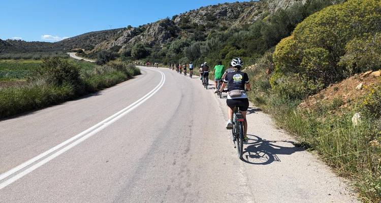 Excursion guidée en E-Bike dans le nord de la Grèce : Mont Olympe, Météores, Delphes et lac de Plastira - Athensbybike 4