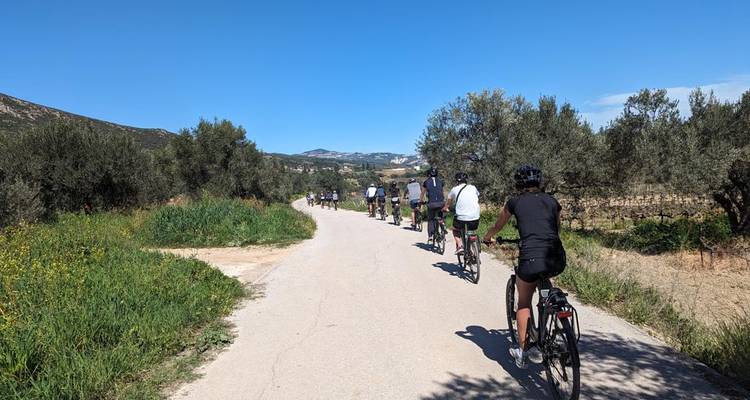 Excursion guidée en E-Bike dans le nord de la Grèce : Mont Olympe, Météores, Delphes et lac de Plastira - Athensbybike 7