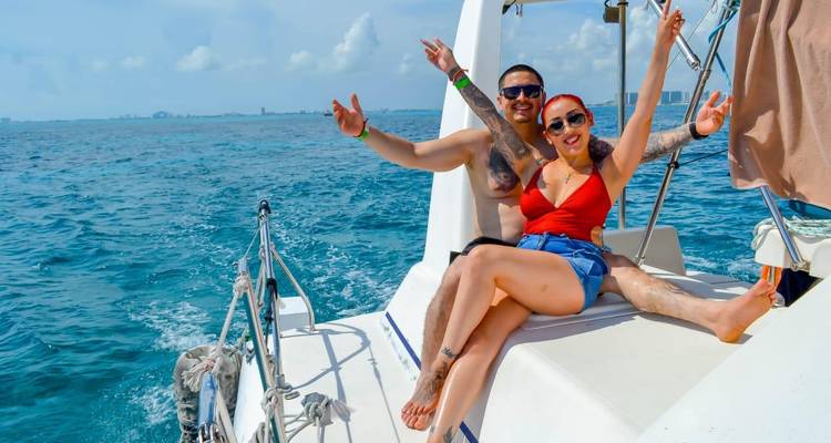 Mayan Wonders & Caribbean Paradise: Chichen Itza Early Access & Isla Mujeres Catamaran - Amigo Tours 1