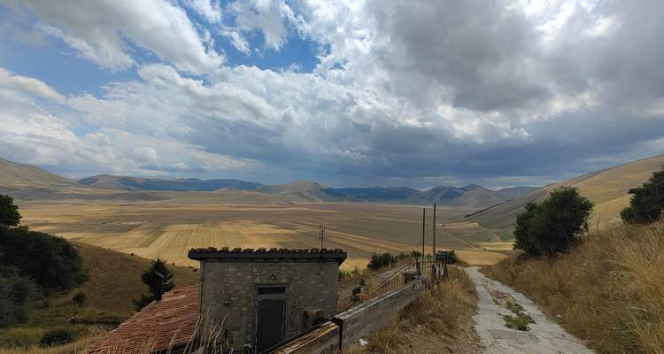 La Dolce Vita: The Italian Dream on Four Wheels - Worldee 8