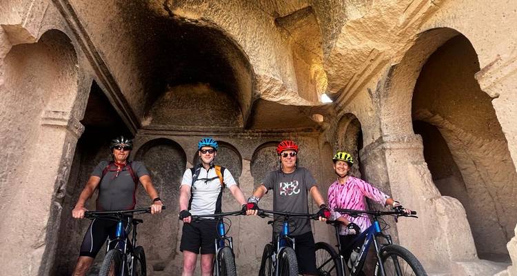 Circuit cycliste dans les vallées cachées de la Cappadoce - Emoji Tourism 2