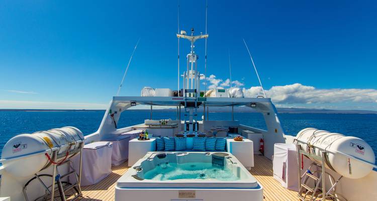 Grand Majestic - 8 days itinerary A - Royal Galapagos 9