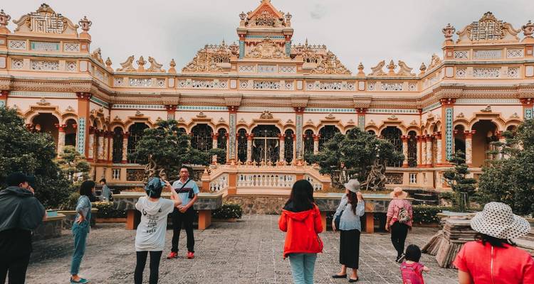 6 Days Vietnam Tour ( HANOI – HALONG BAY – DANANG ) -  Taj Voyages Tours  3