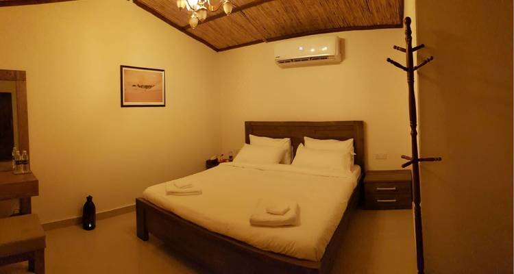 Arabian Overnight Desert Safari With Live Entertainment - Daytur Dubai 4