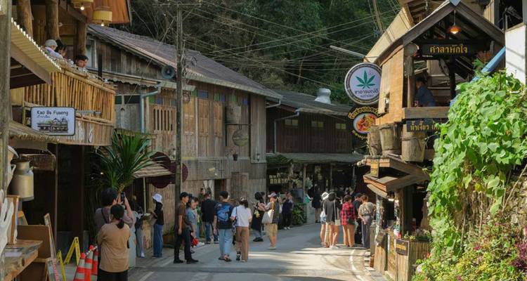 Chiang Mai et village de Mae Kampong 2 jours/1 nuit - Open Asia Travel  1