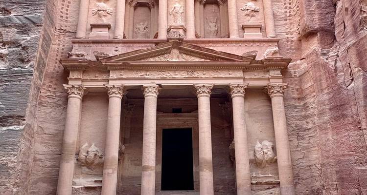 La façade iconique du Trésor à Pétra.