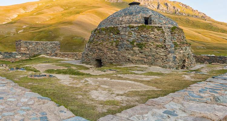 Recorrido de 9 días por lo más destacado de Kirguistán: Cañones, Cazadores de Águilas y Lagos Alpinos - Adventure Bound LTD 2
