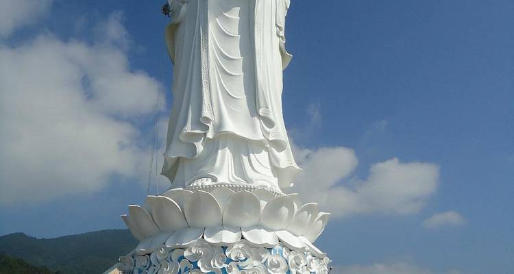 Vietnam Middle Part Adventure 5 jours 4 nuits Exploring Hue- Imperial Citadel- Thien Mu river- Khai Dinh Tomb- Da Nang- Motorbike Street Food - Go Asia Travel 7